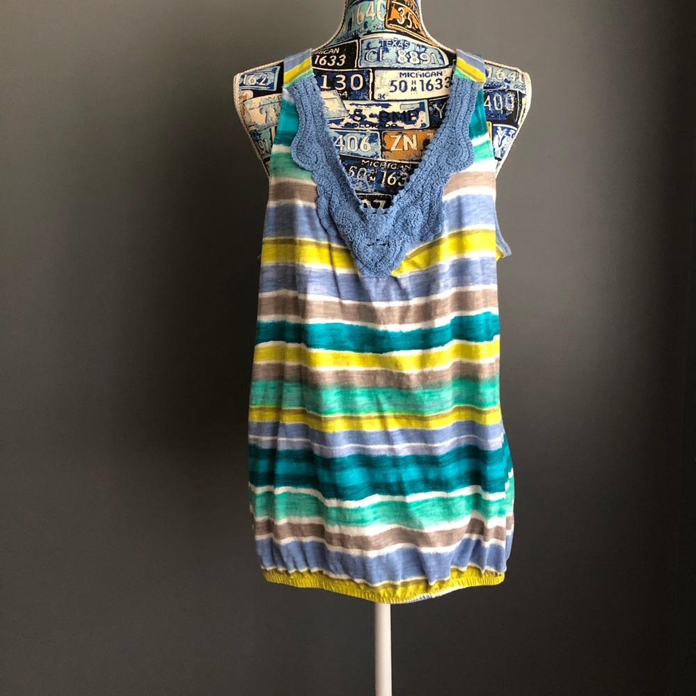 Lane Bryant sleeveless top, v neck, plus size